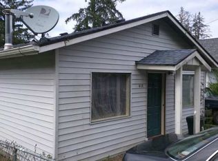 612 Cherry St, Raymond, WA 98577