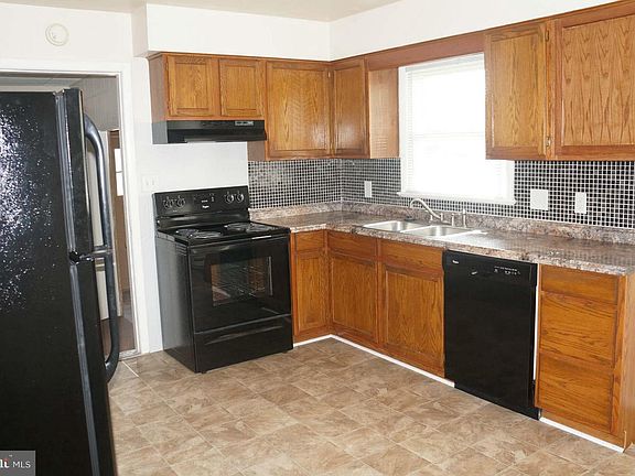 2nd image of 120 Meadowlark Ln
