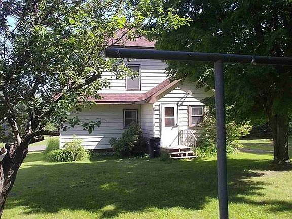 3rd image of 323 Leonard St