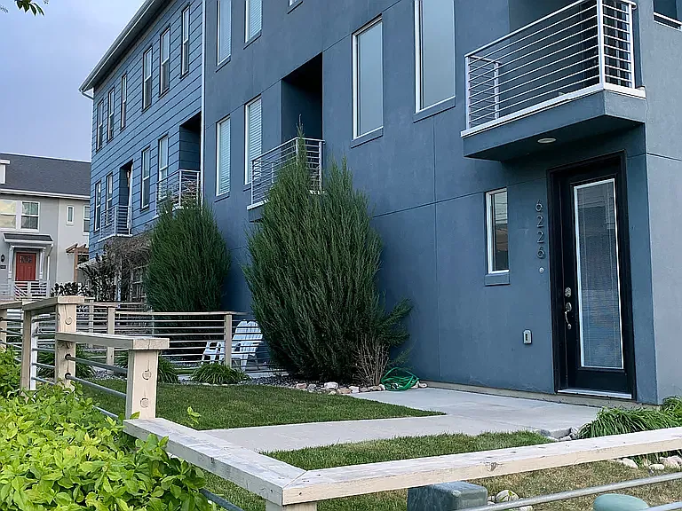 2 bed, 2.5 bath, 1220 sqft, $2,050 — Photo 1