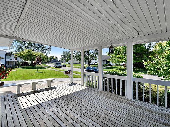 5th image of 900 Alburn Dr