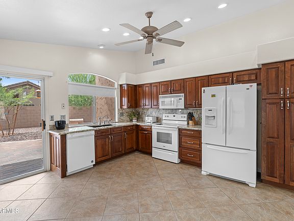5th image of 445 W ENCINAS Street