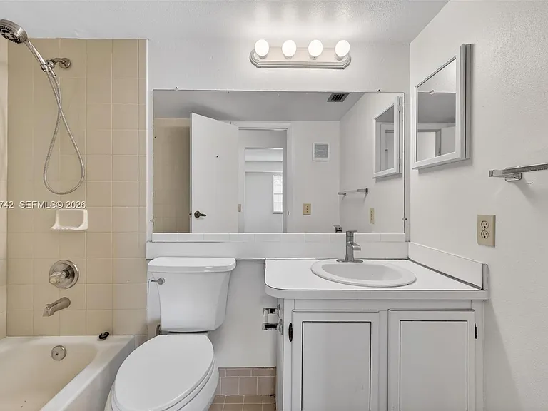3100 W Rolling Hills Cir #303 — Photo 7
