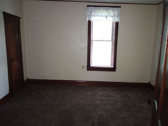 5th image of 39 E Vine St