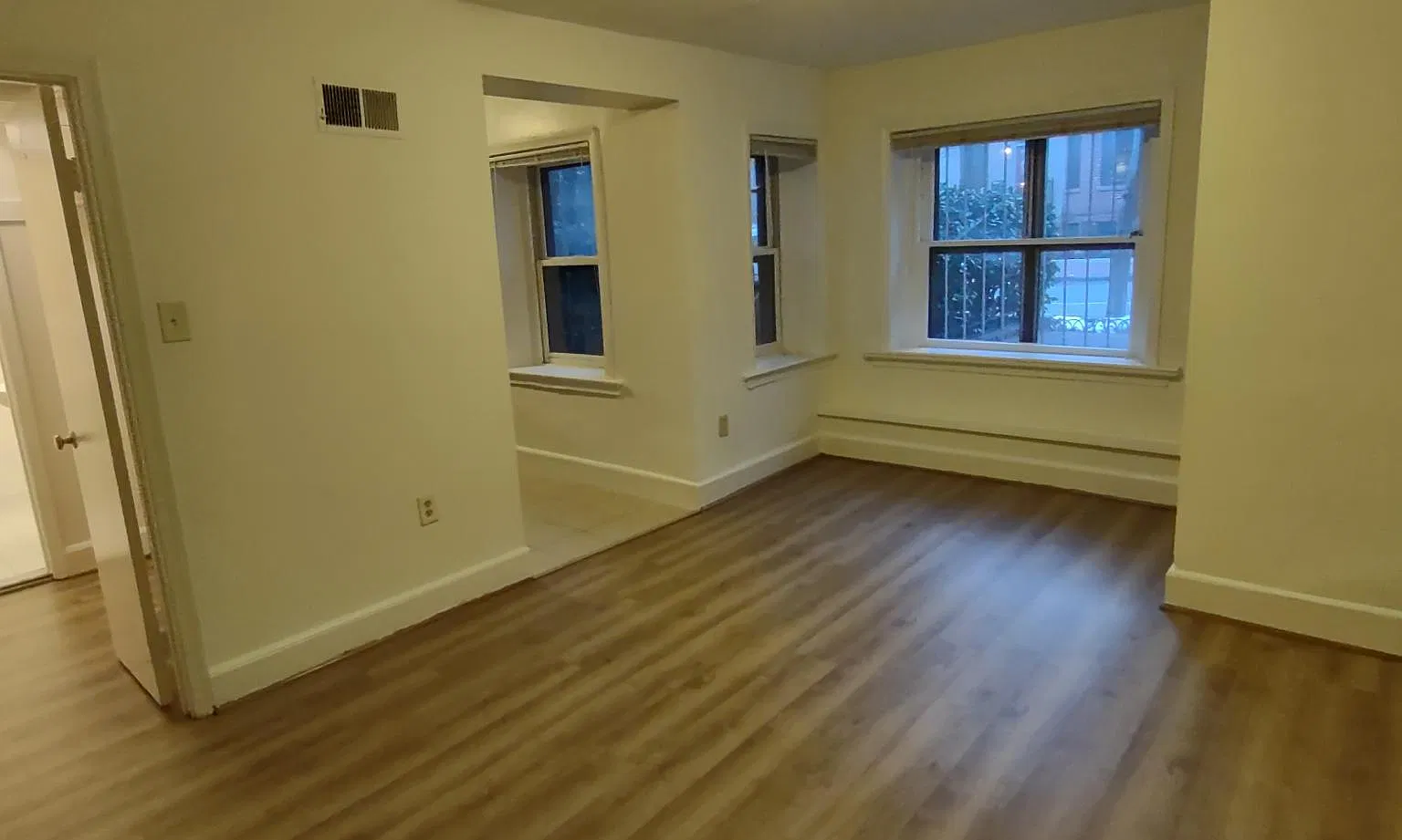 Studio, 400 sqft, $1,495 — Photo 3