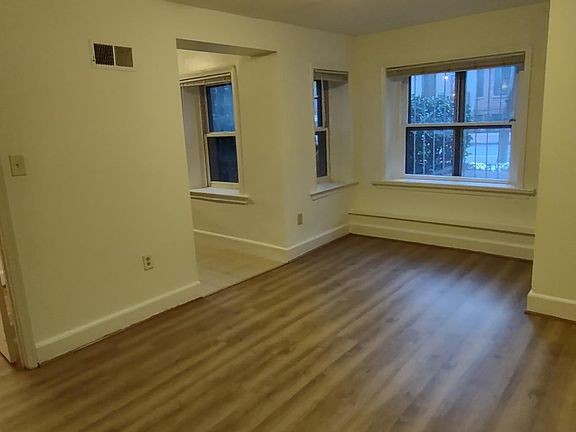 3rd image of 21 6th St NE APT 1C