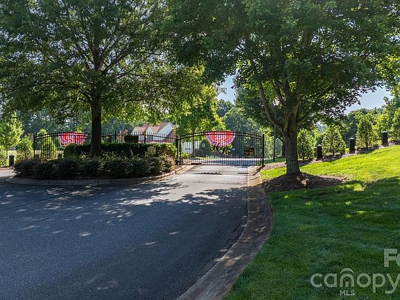 2nd image of 312 Twin Cove Dr #137