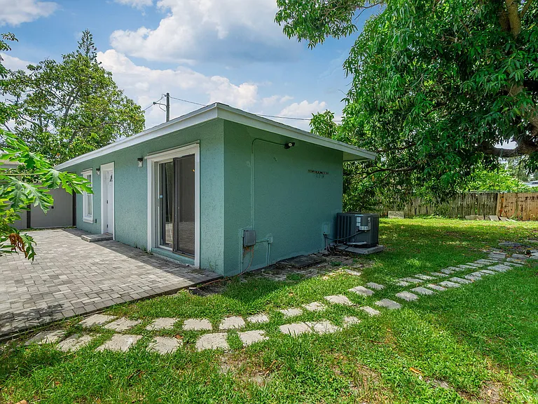 2831 N Seacrest Blvd #B — Photo 9
