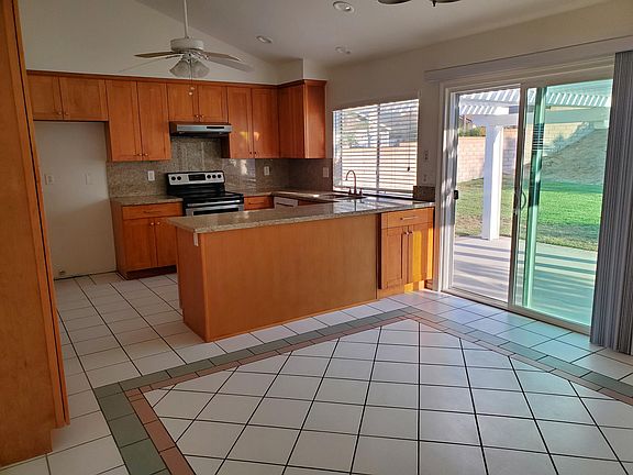 5th image of 21050 Glenwold Dr