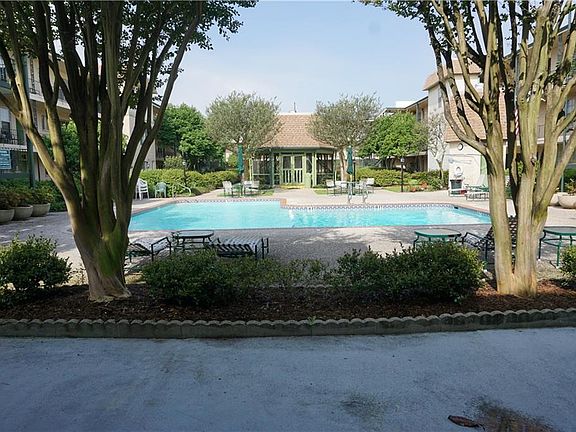 2nd image of 2704 Whitney Pl APT 819