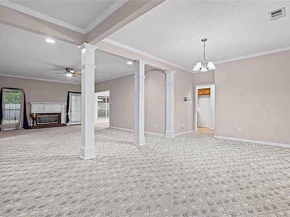4th image of 1103 Hillcrest Xing E