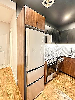5th image of 1354 Jefferson Ave #2D