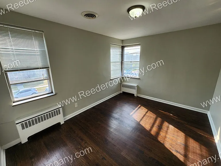 1102 Beacon Street — Photo 7