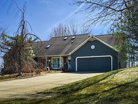 2nd image of 1275 Center Lane Dr