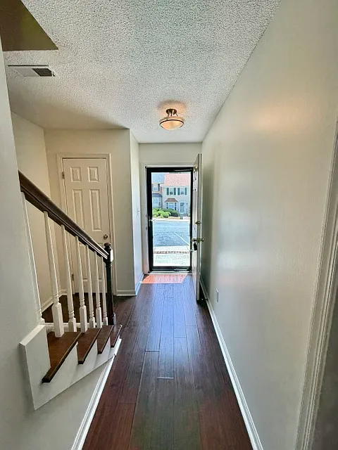 2 bed, 2.5 bath, 1380 sqft, $1,650 — Photo 4