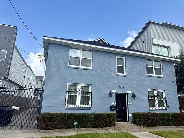 2116 Live Oak St #B — Photo 2