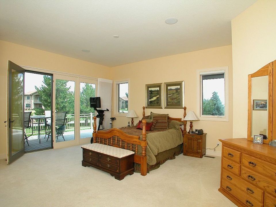 2nd image of 3830 Hill Cir