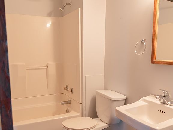 2nd image of 763 1/2 Alden St Floor 2