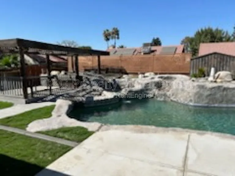 8912 Carvalho Ct — Photo 12
