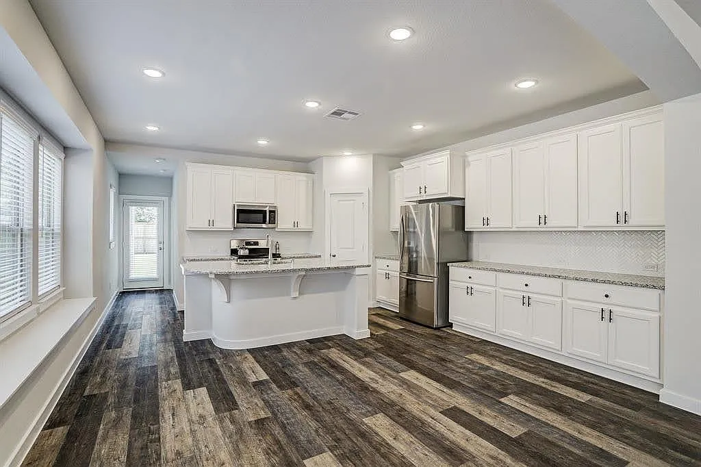 Building Photo - 16314 Apache Woods Way