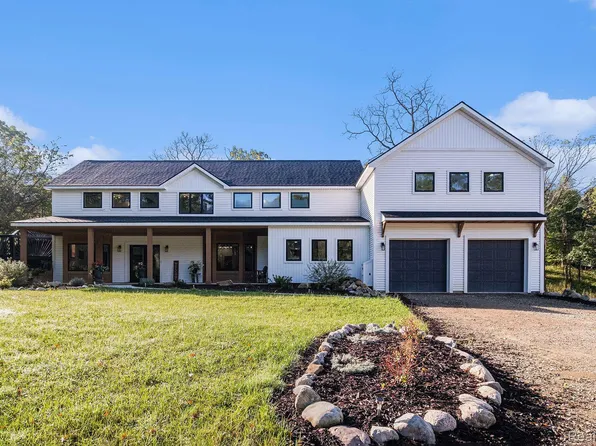 5361 Stickney Rd, Clarkston, MI 48348