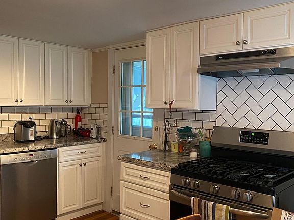 5th image of 92 Ash St