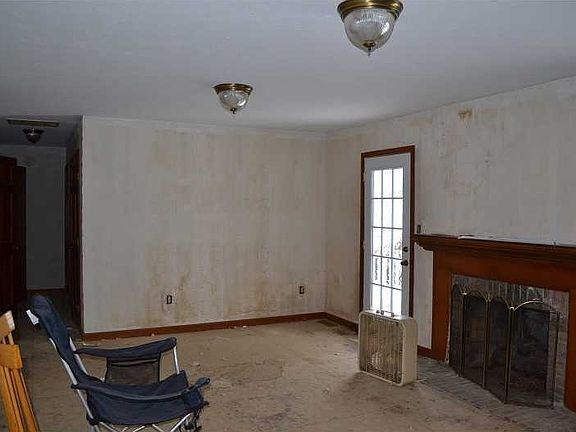 5th image of 2417 E Hill Dr