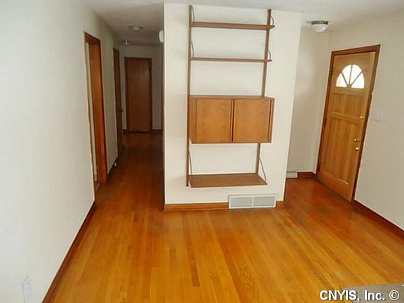 4th image of 922 Stolp Ave