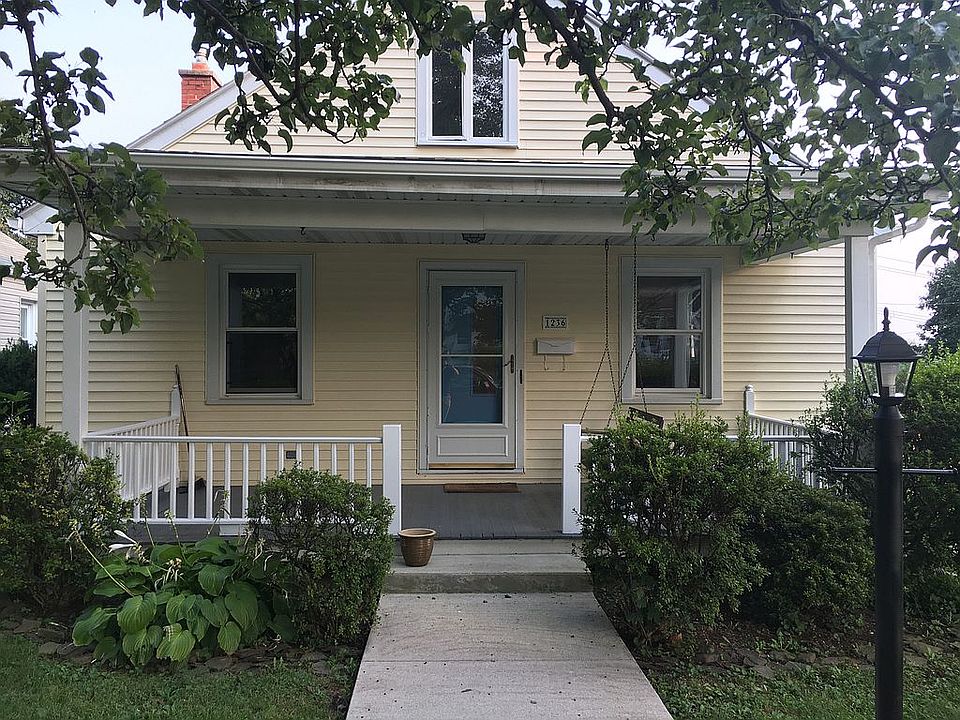 Charming Cape Cod in Hershey