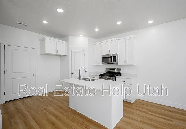 281 W 1150 N — Photo 20