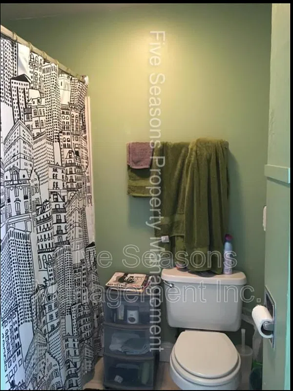 3 bed, 1.0 bath, 850 sqft, $2,900 — Photo 3