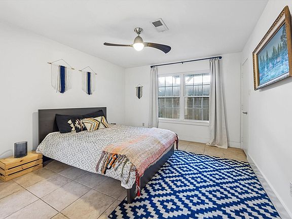4th image of 508 Sul Ross St APT A