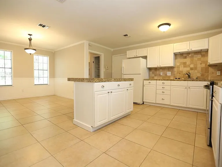 12406 Colleen Dr — Photo 9