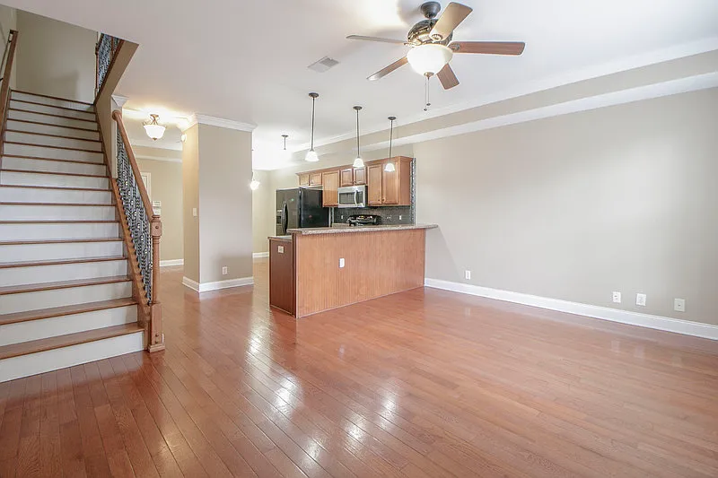 2 bed, 2.5 bath, 1302 sqft, $1,430 — Photo 2