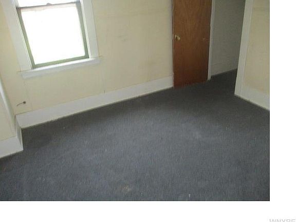 5th image of 209 Shirley Ave