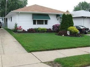 5041 Arch St, Maple Heights, OH 44137