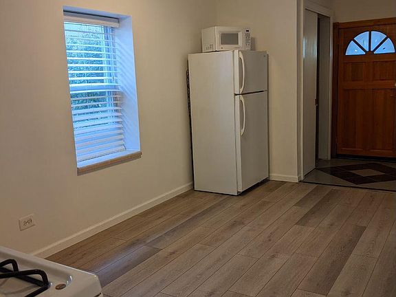 4th image of 5954 W Leland Ave #1