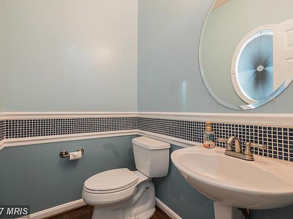 3rd image of 7 Mill Pond Ct