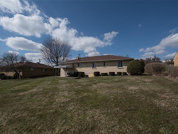 3rd image of 818 Alder Dr