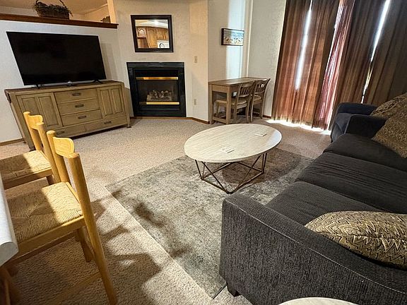 4th image of 1200 Lakeview Dr APT 4