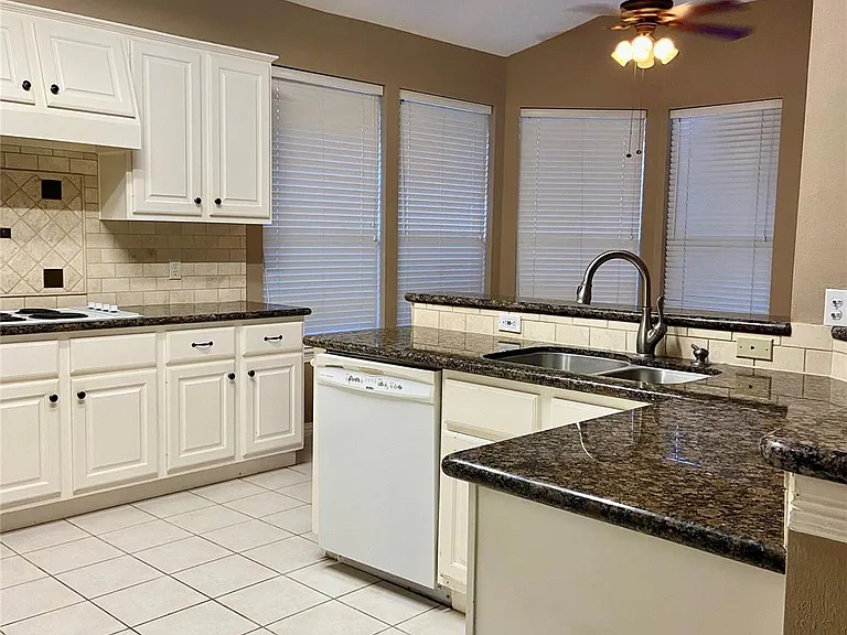 2915 Sycamore Tree Ct — Photo 11