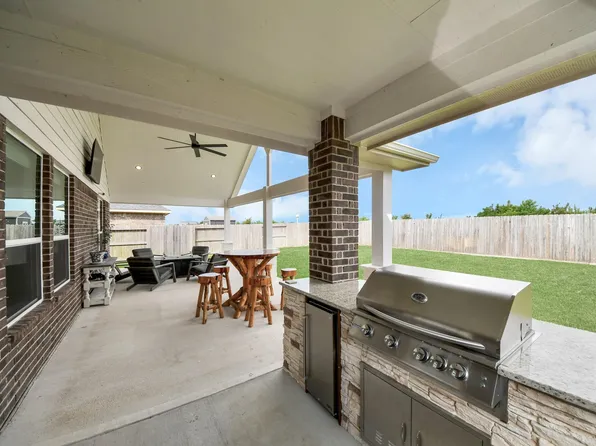 12119 Champions Forest Dr, Mont Belvieu, TX 77535