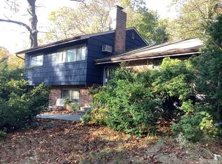 14 Dale Rd, Halesite, NY 11743