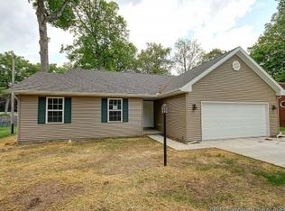 1102 E Pin Oak Dr, Mahomet, IL 61853