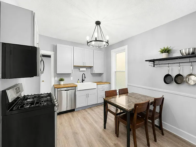 38-40 Catawba St #1 — Photo 2