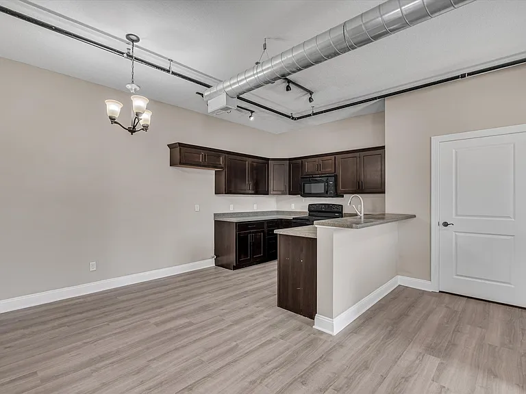 400 N Main St #405 — Photo 13