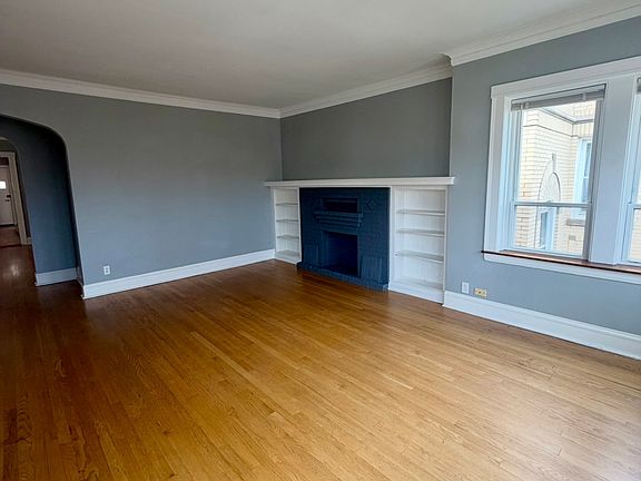 3rd image of 5740 N Maplewood Ave Unit 2