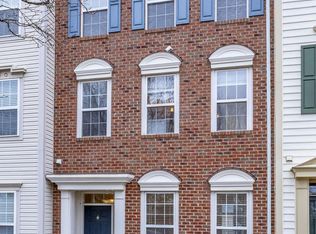 42824 Cedar Hedge St, Chantilly, VA 20152