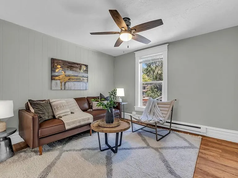 410 E Van Ness Pl — Photo 2