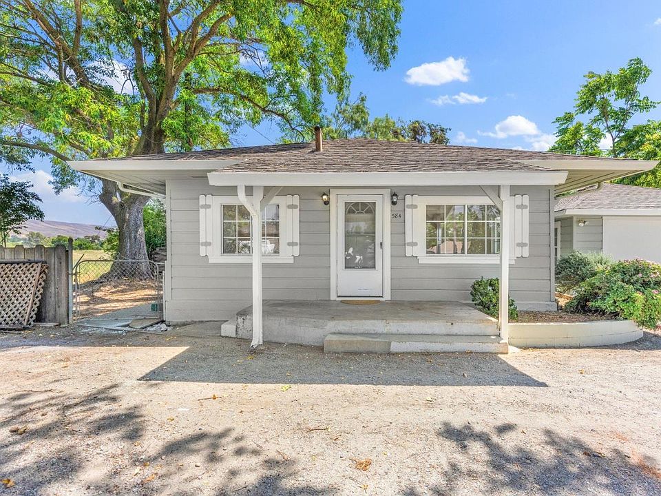 1st image of 584 Monterey Hl